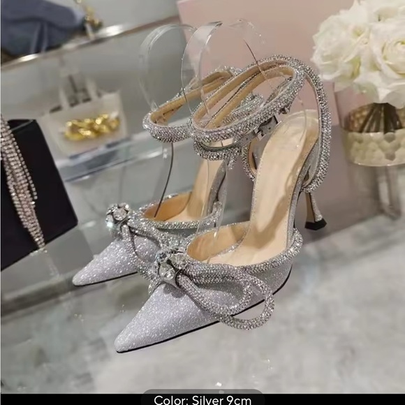 Shoes - Chic Black Stiletto Heels with Sleek Design